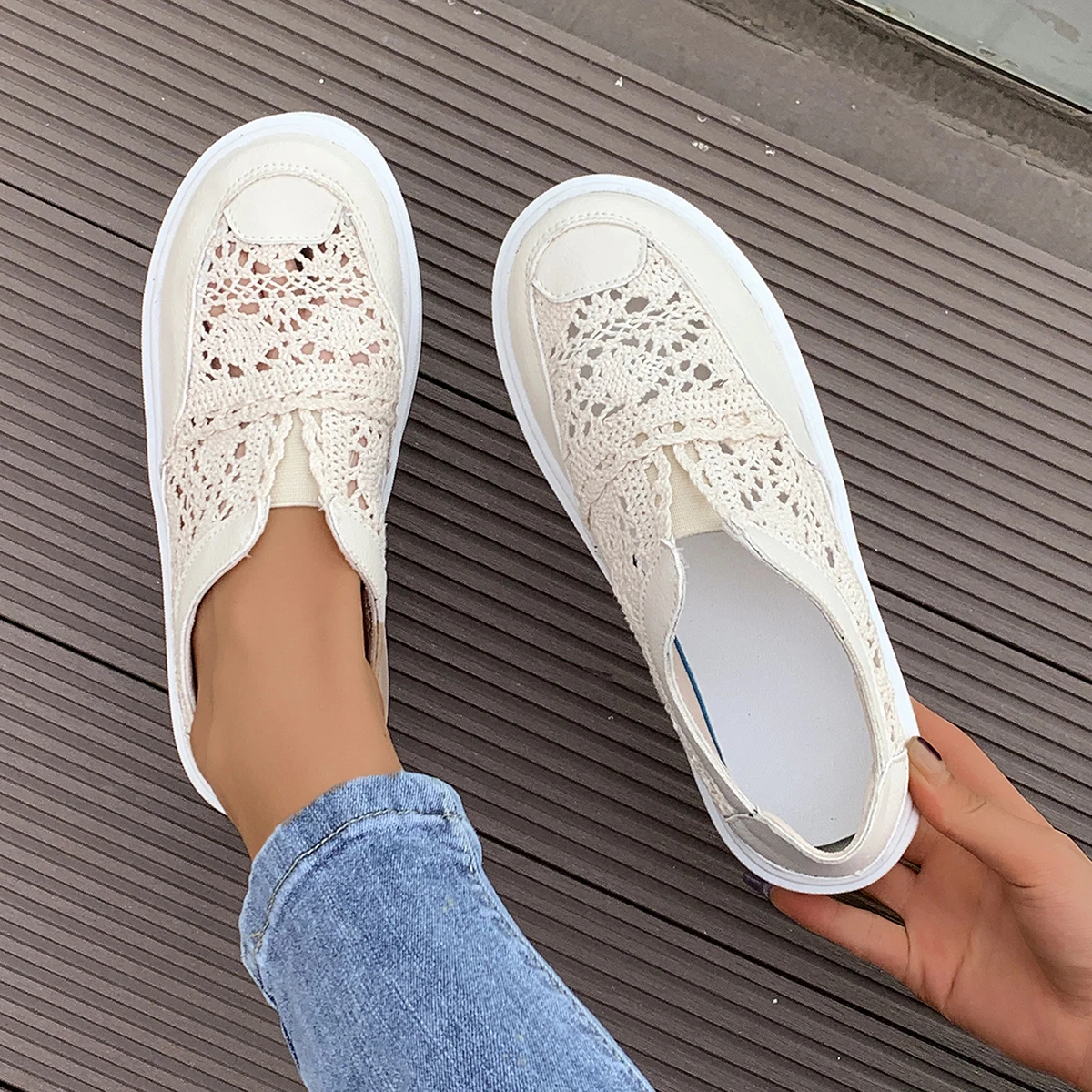 Women Sneakers New Fashion Summer Casual White Shoes Hollow Lace Canvas Hollow Luxury Shoes Breathable Thick Sole Sneakers Women