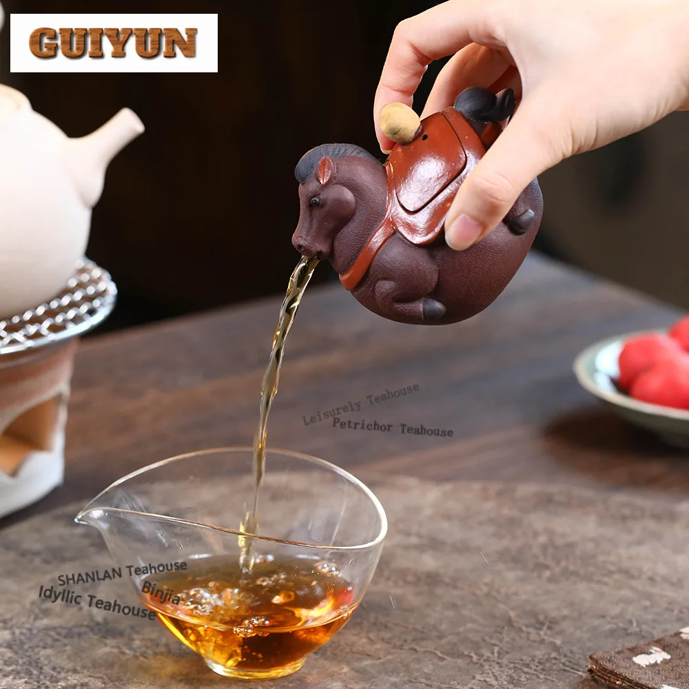

110ml Creative Yixing Purple Clay Teapots Handmade horse hand Grab Pot Raw Ore Purple Mud Kettle Chinese Zisha Tea Set Tea Items
