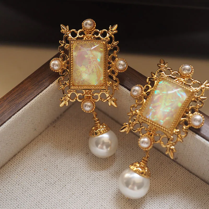 

Vintage Court Style Pearl Fringe Stud Earrings - Exquisite Elegance