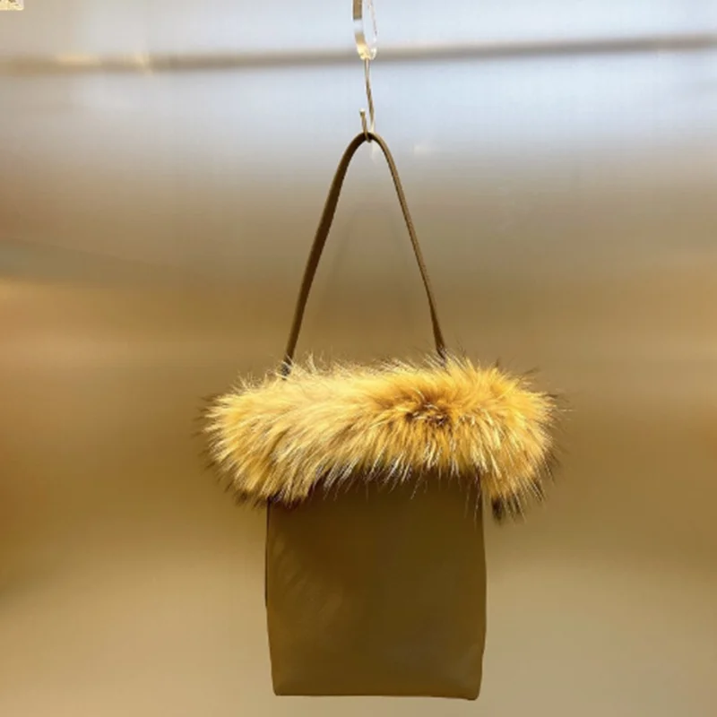 

The 2025 autumn and winter new Korean retro MAO MAO bucket bag, a soft and fluffy hand-held shoulder crossbody bag