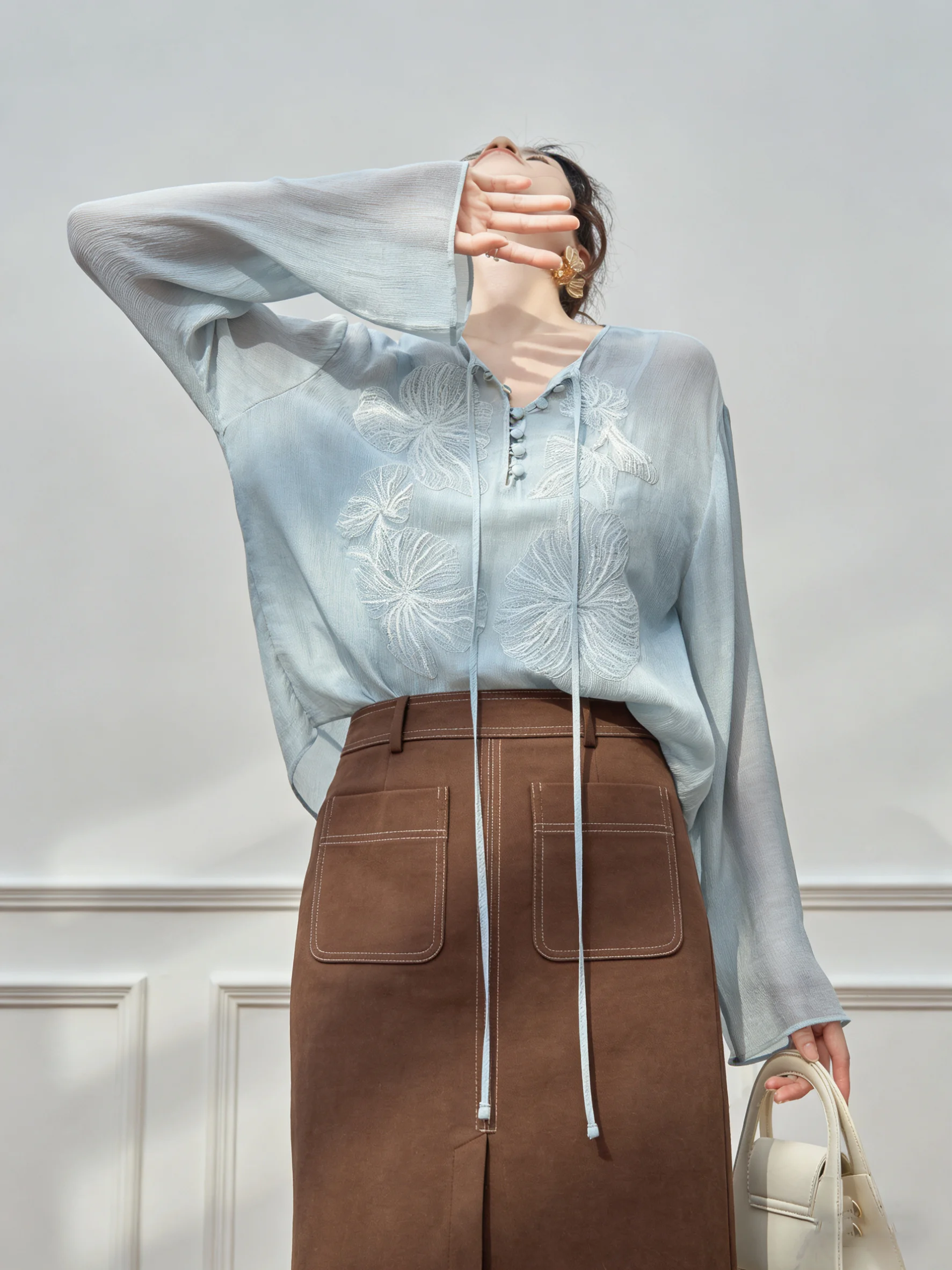 

Элегантный комплект из шифонового платья с кружевной вышивкой и топа для женщин: красивая, неподвластная времени весенняя мода для повседневной носки