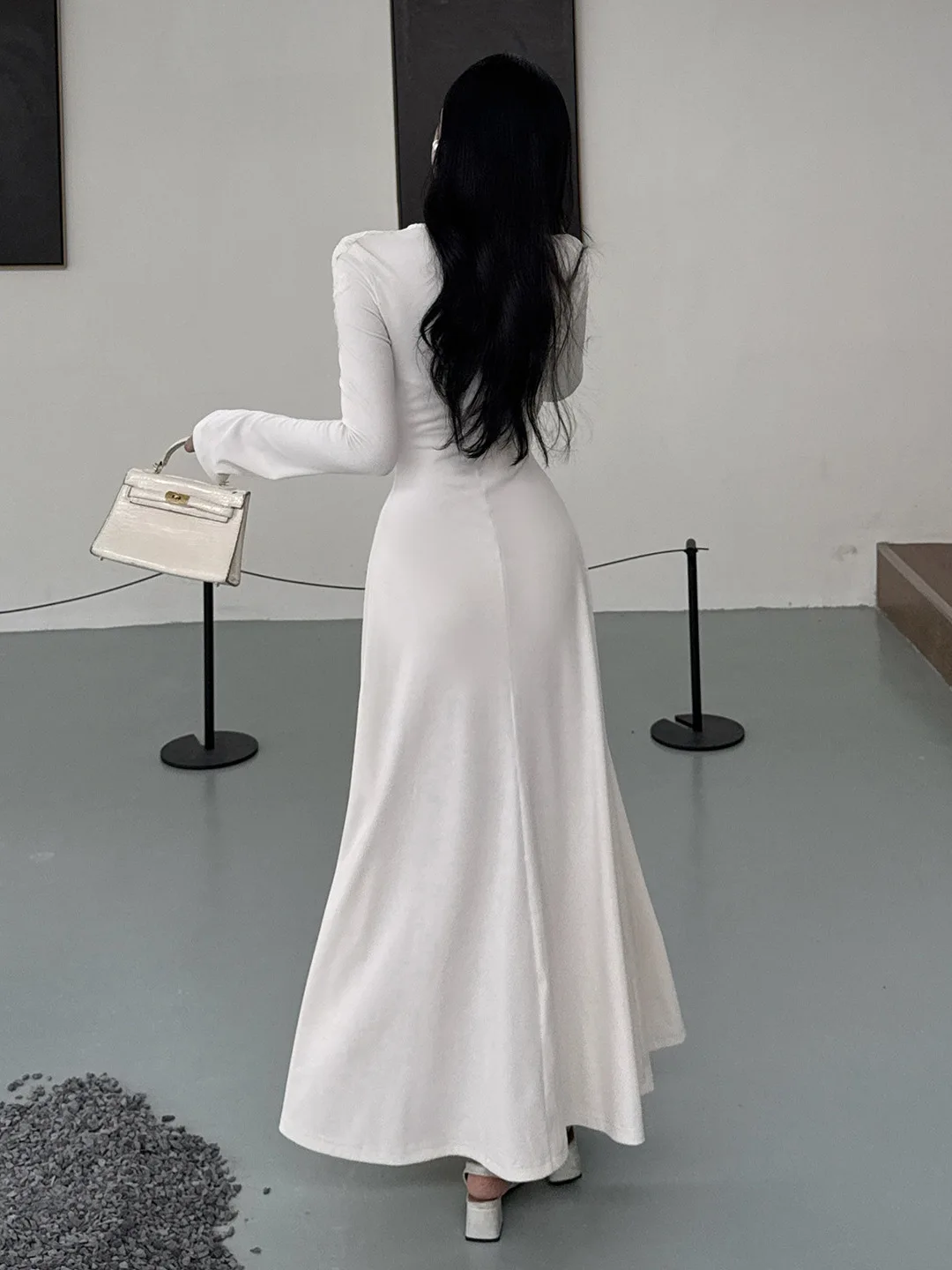 Vestido bodycone de malha bege, elegância francesa, decote em v, renda, transparente, linha a, chique, camada interna, casaco de inverno preto com saia