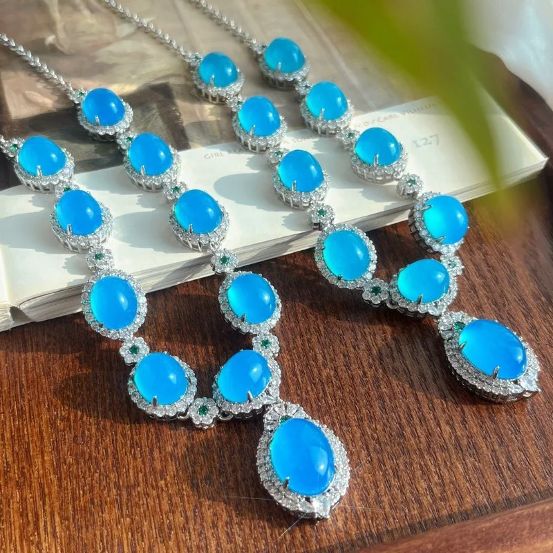 

Ожерелье из натурального синего халцедона в национальном стиле в стиле ретро, вечерняя цепочка, ожерелье из ледяного халцедона, роскошный комплект из четырех предметов с хризопразом