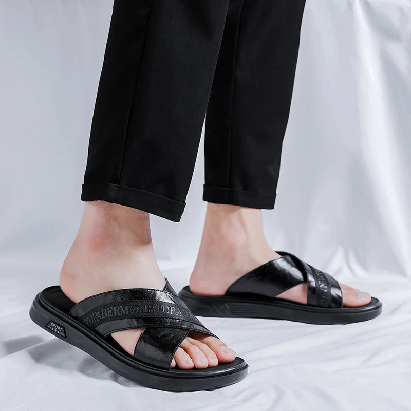 Zapatillas de cuero genuino para hombre, Chanclas de playa de diseñador, Color sólido, novedad de verano, 2023