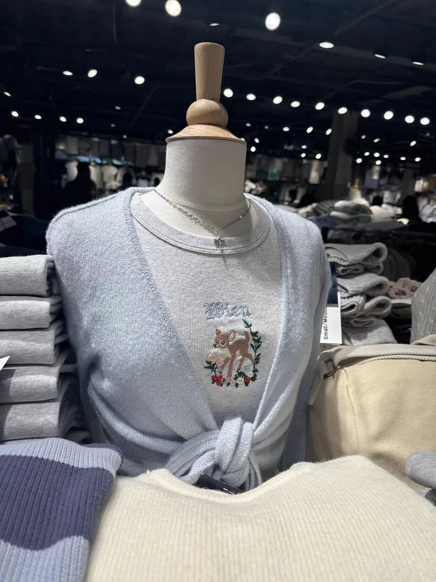 Little Deer Flowers Embroidery T-shirt Woman O-Neck Short Sleeve Cotton Tees Top Spring Casual Sweet Cute New Slim Tshirt Y2k