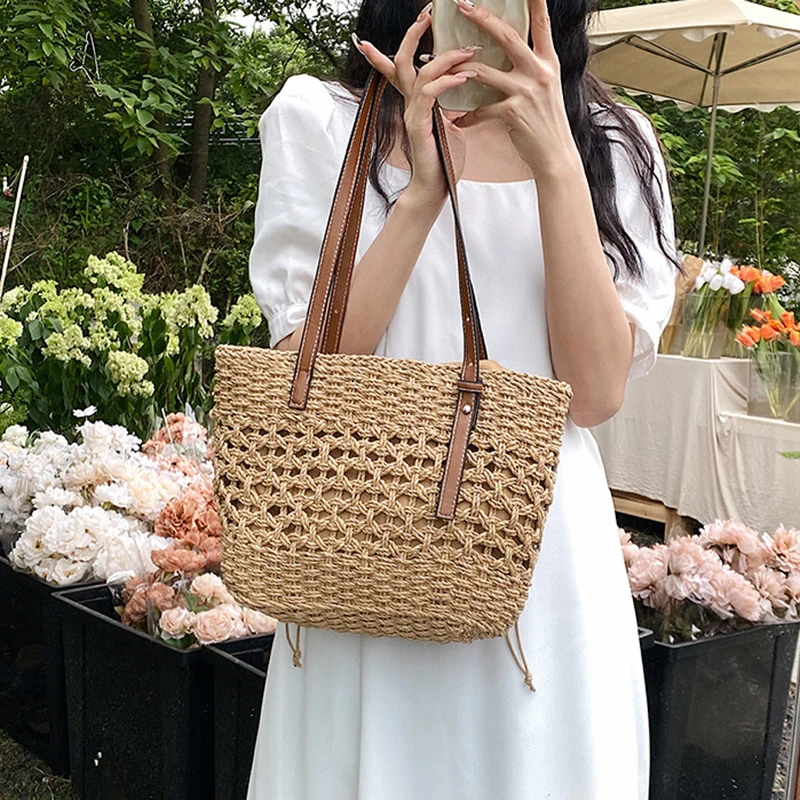 New Leather Handle Hollowed Out Handmade Straw Bag With High-quality Seaside Vacation Shoulder Portable Beach Bag