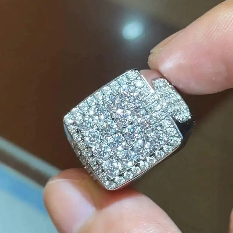 Huitan Fashion Temperament Finger Ring for Women Gorgeous Wedding Band with Brilliant Cubic Zirconia Luxury Party Accessories