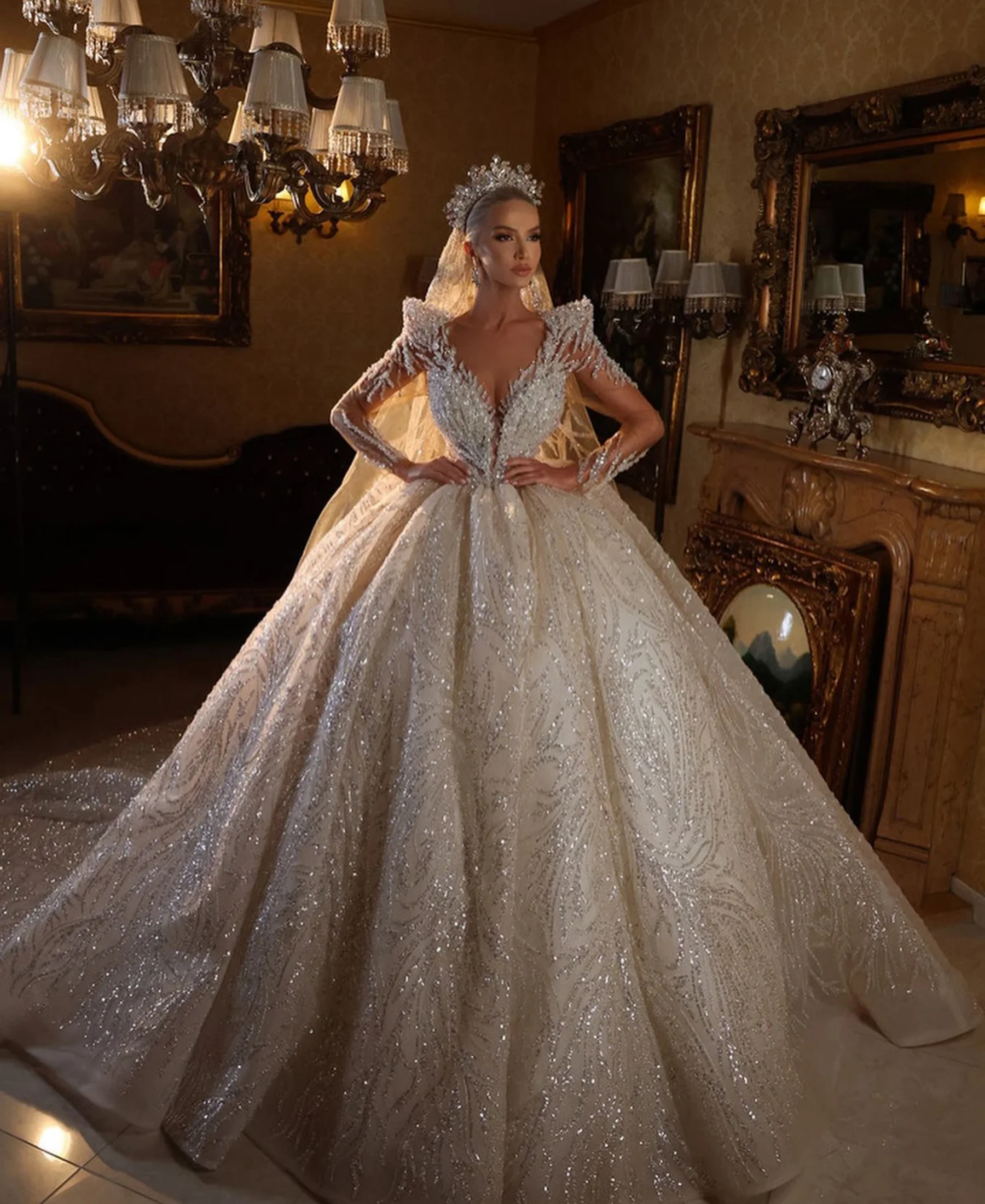 Full Beading V-neckline Wedding Dress  Art Deco-inspired V-Neck Shining Sequins Long Sleeves Court Gown Customized Robe De Marié