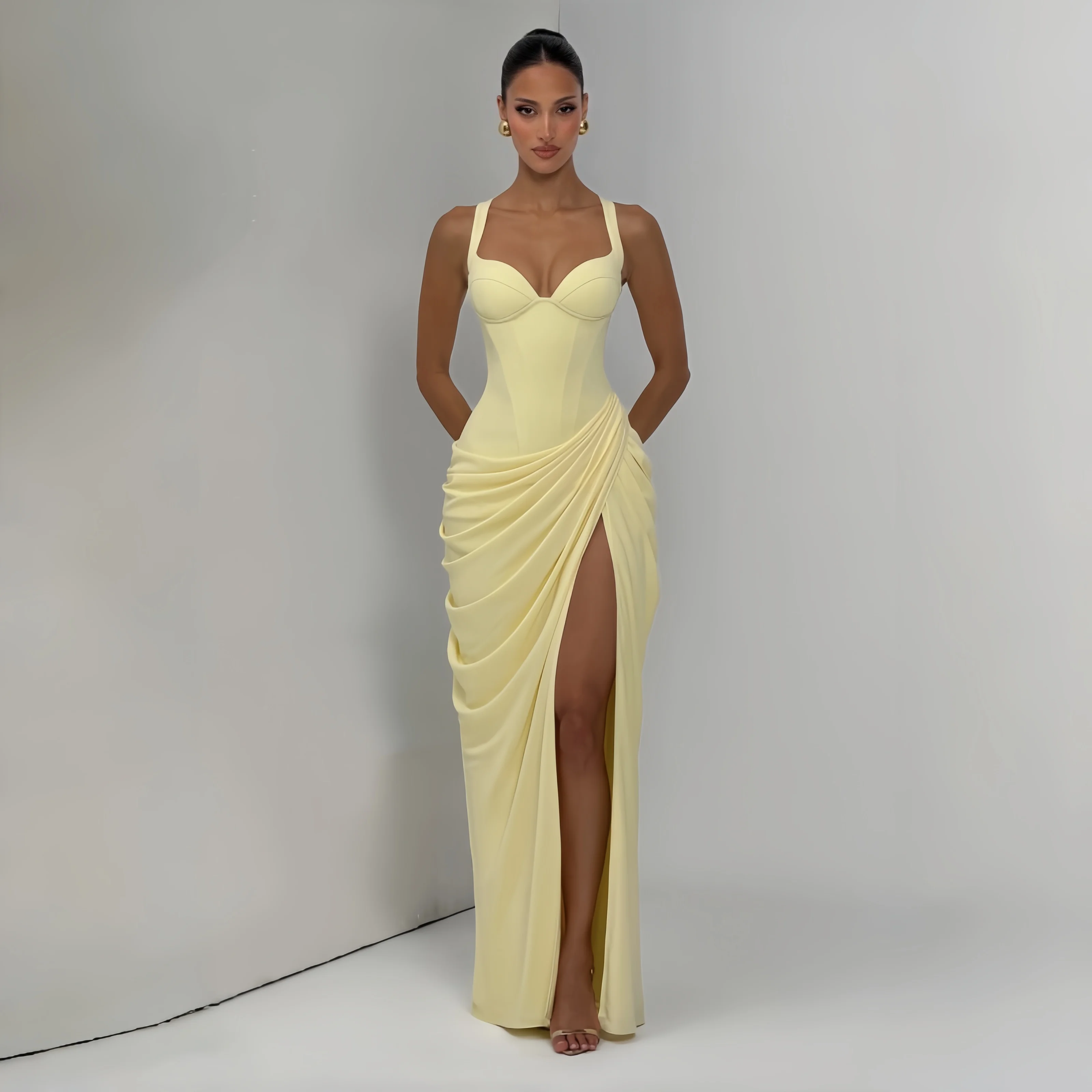 Hellgoosegelbes langes Abendkleid mit Spaghettiträgern, überkreuztem Rücken, Korsett-Taille, seitlich drapiert, hoher Schlitz, Meerjungfrauen-Maxikleid