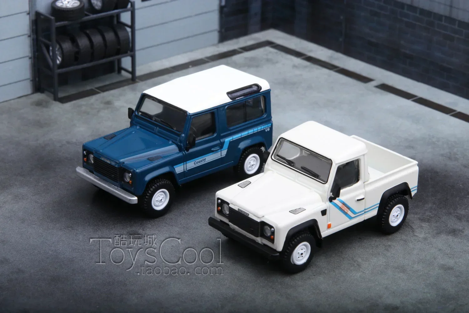 MINIGT 1/64 Land Rover Collection 90 County Wagon Stratos Alloy Car Model Boy Toy MGT Cross-country Car