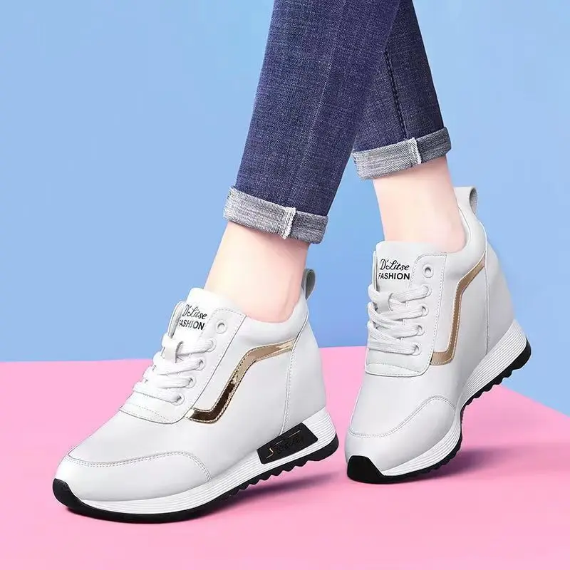 Sneakers con zeppa stringate da donna altezza interna PU artificiale scarpe da Jogging con lacci e fondo spesso da donna Casual