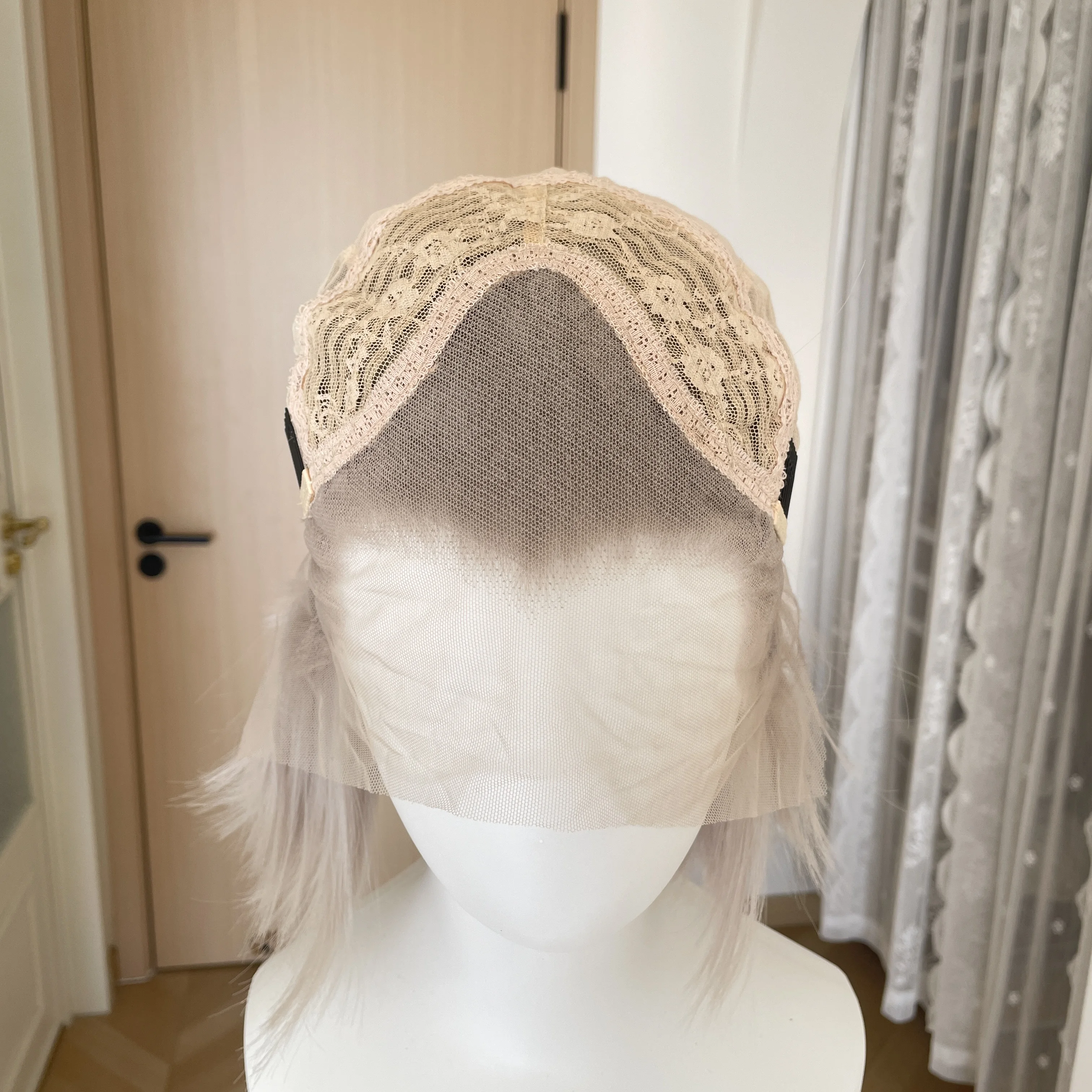 Widow‘s Peak Milk Ash Synthetic Wigs for Men 13x4 Lace Front Wig Gray Short Bob Cut Cosplay Wigs for Women 150% Density Glueless