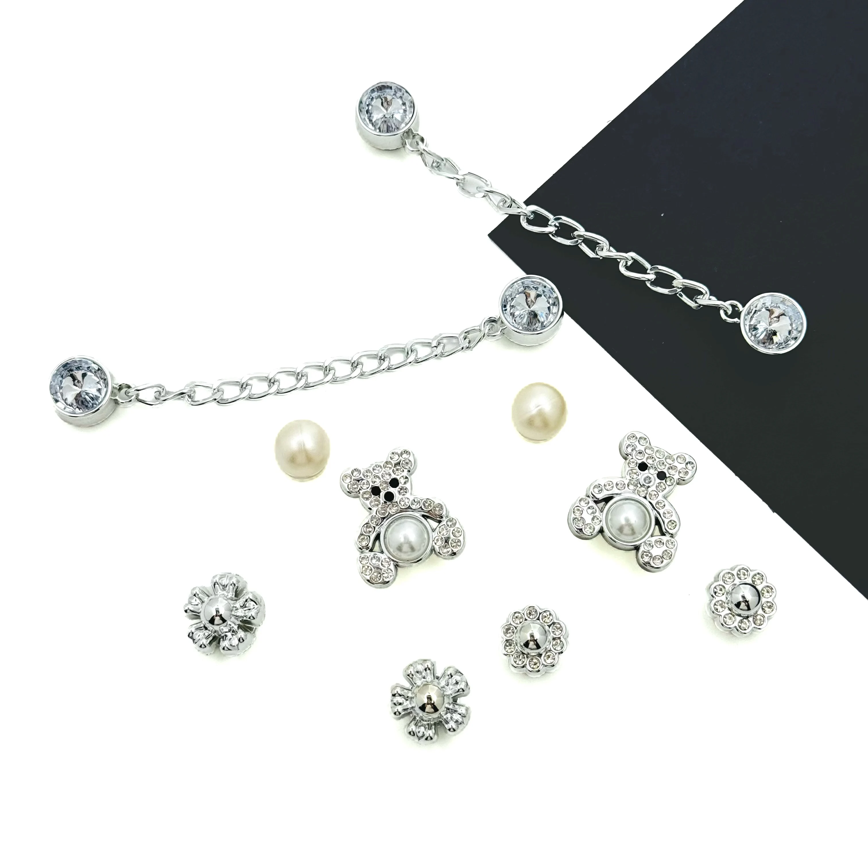 12Pcs Fashion Shoe Charms Set for Sandals Clogs Pins Accessories Pearl Bear Diamond Chain Personalized Sneaker Decorations