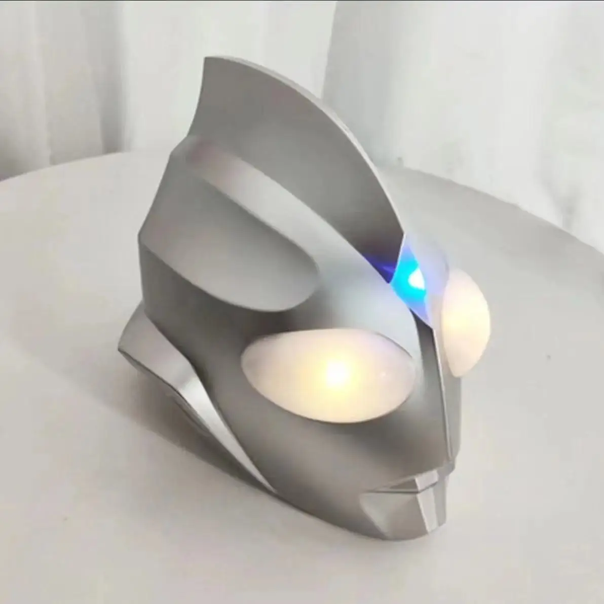 Hełm Supermana z figurką, podświetlany, sterowany dotykowo, UTM Tiga, modny prezent dla fanów animacji.