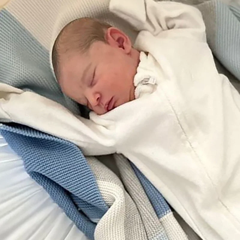 48CM Laura Miękki Materiałowy Ciało Śpiące Reborn Realistyczny Wielowarstwowy Malowany Skóra 3D z Widocznymi Żyłkami Ręcznie Malowane Włosy