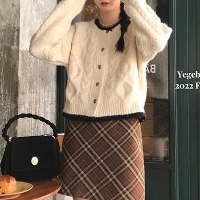 

Осень-зима, новая мода, однотонные свитера с круглым вырезом и длинными рукавами, кардиган, женская одежда, корейские универсальные вязаные топы на пуговицах