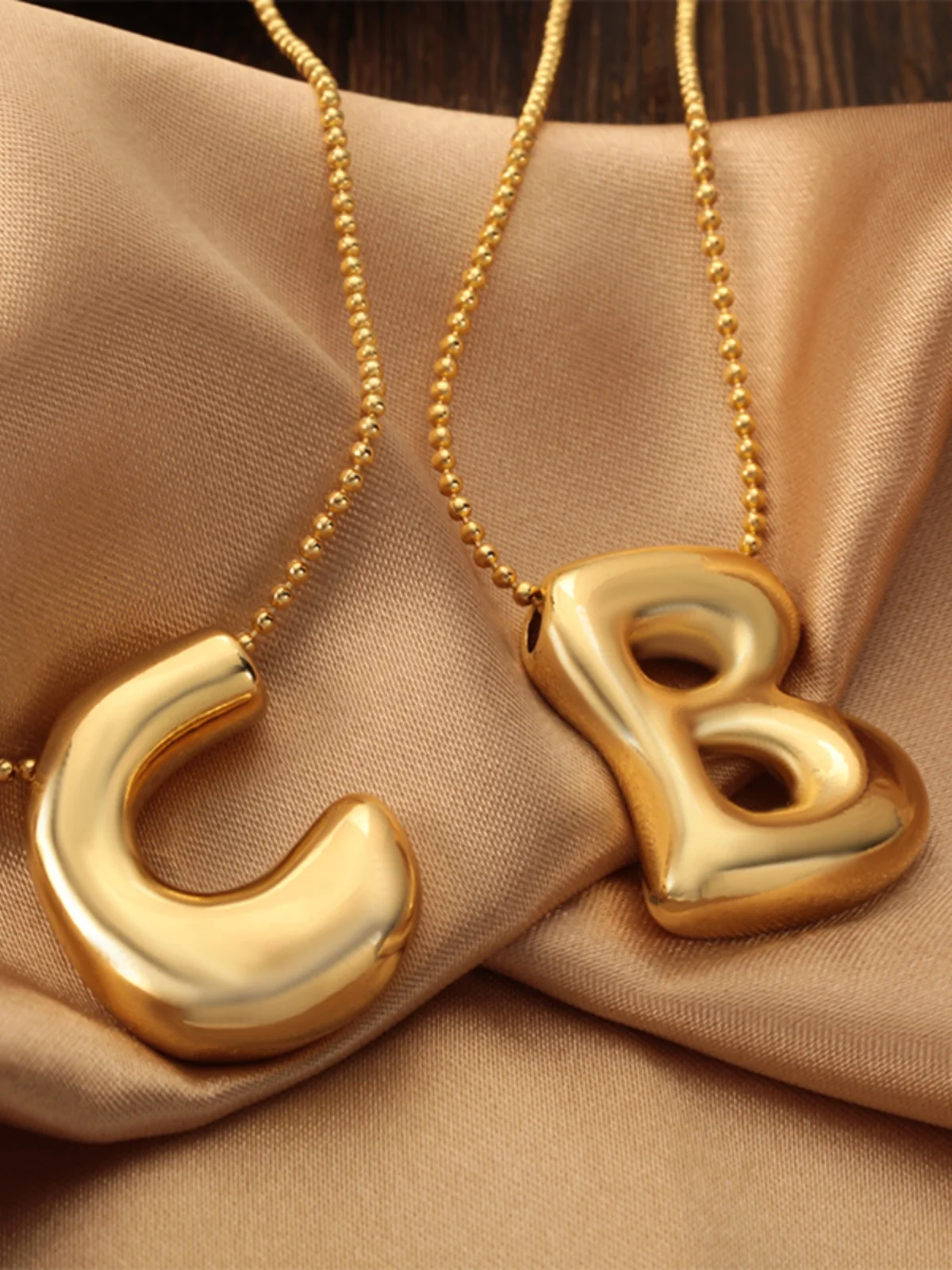 Cute Smooth Letter Nelace Plump Pendant Faion Simple Clavicle Chain Cross-Border Bestseller Fre out Alloy ex