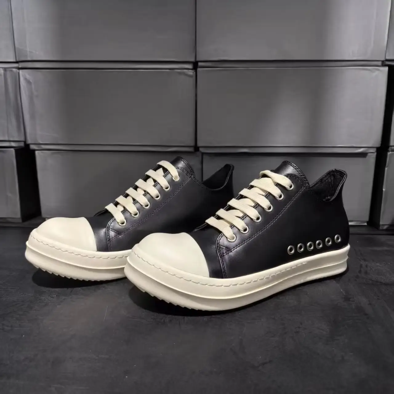 

Men Low Top 26ss New Black Leather Metal Hole Breathable Ro Luxury Designer Sneakers Casual Shoes Thick Sole Lace Up Women Flat