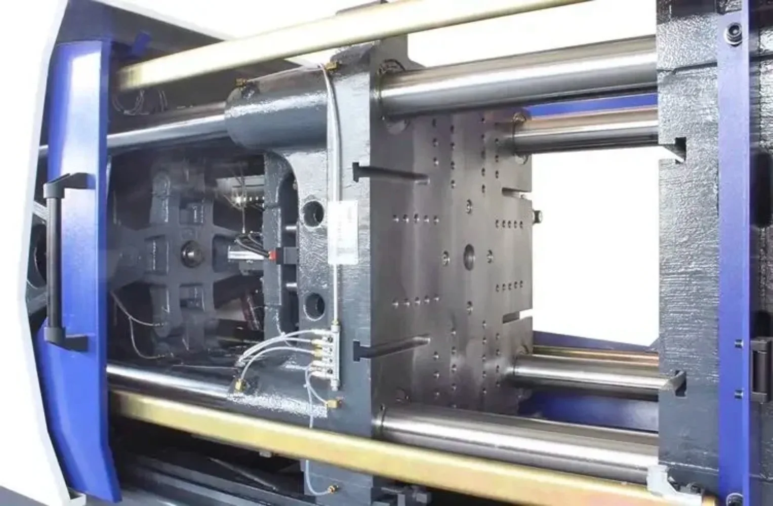 For IPM30T Plastic Injection Molding Machine Desktop Micro Injection Machine Servo Energy Saving EST Tecnology Injection