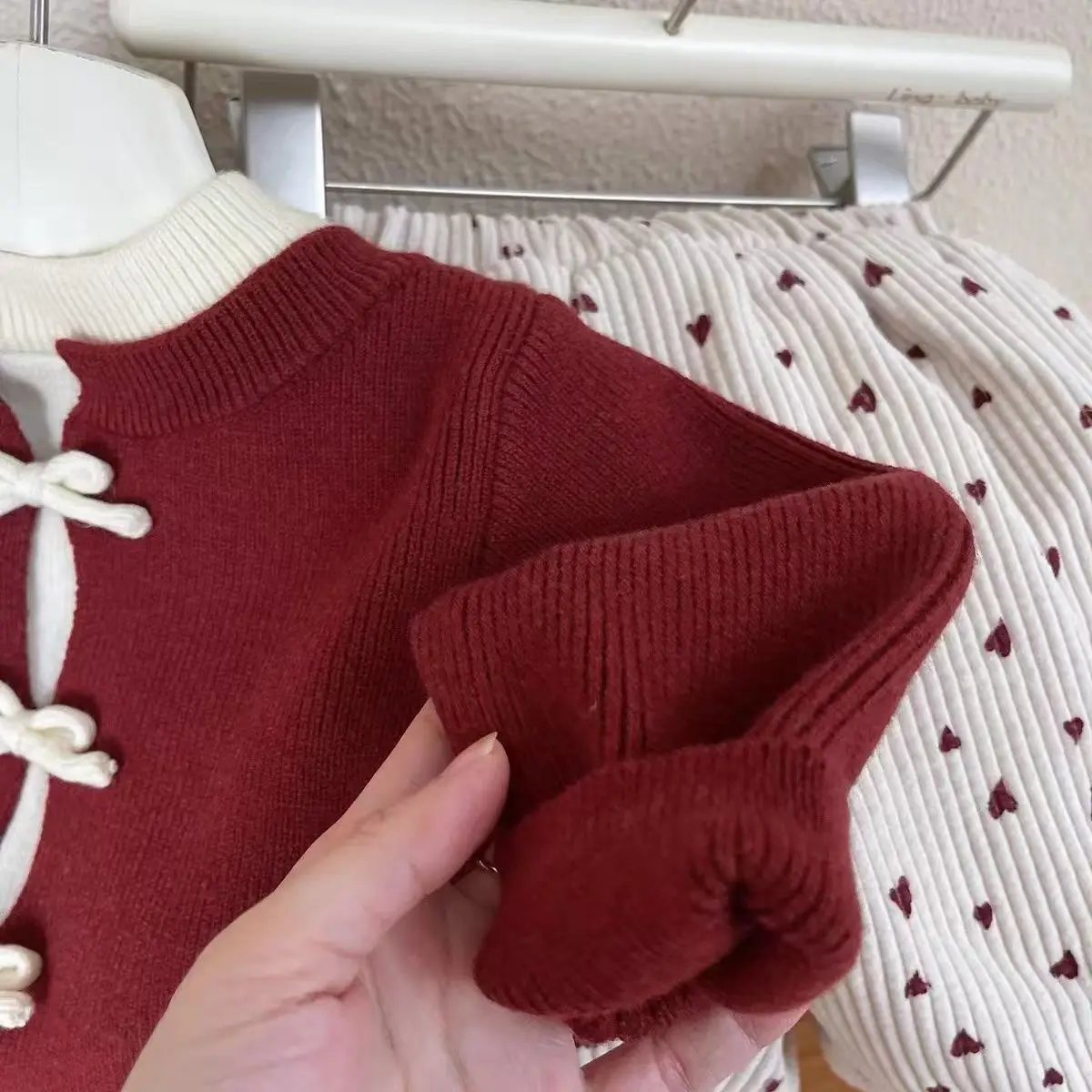 Suéter cárdigan para niña, otoño e invierno, nuevo suéter con lazo rojo, chaqueta para niño, suéter de punto elegante para bebé engrosado