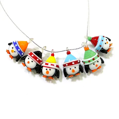 창의적이고 귀여운 미니 유리 펭귄 조각상 매력 걸이 장식품 diy 장신구 목걸이 제작 부품 또는 크리스마스 새해 장식 선물에 사용