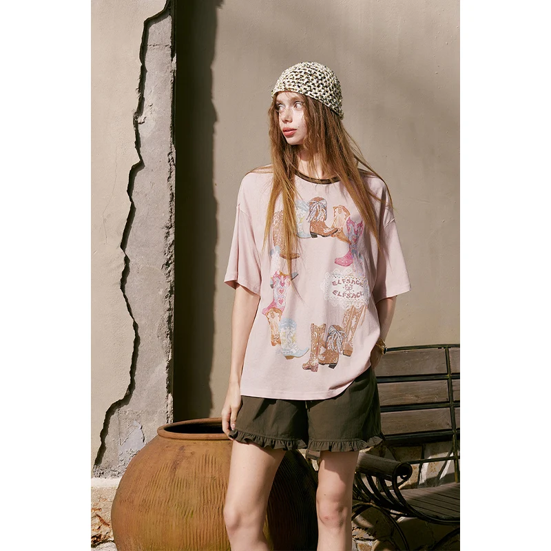 ELFSACK Women's Western Cowboy Boot Graphic T-Shirt with Contrast Crew Neck, Retro Short Sleeve Loose Fit Tee for Summer