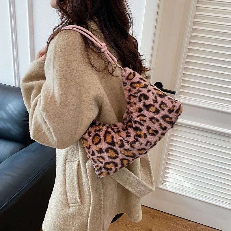 2026 nuova borsa a tracolla individualizzata e semplice alla moda dal design di nicchia borsa casual borsa sotto le ascelle da donna di nicchia