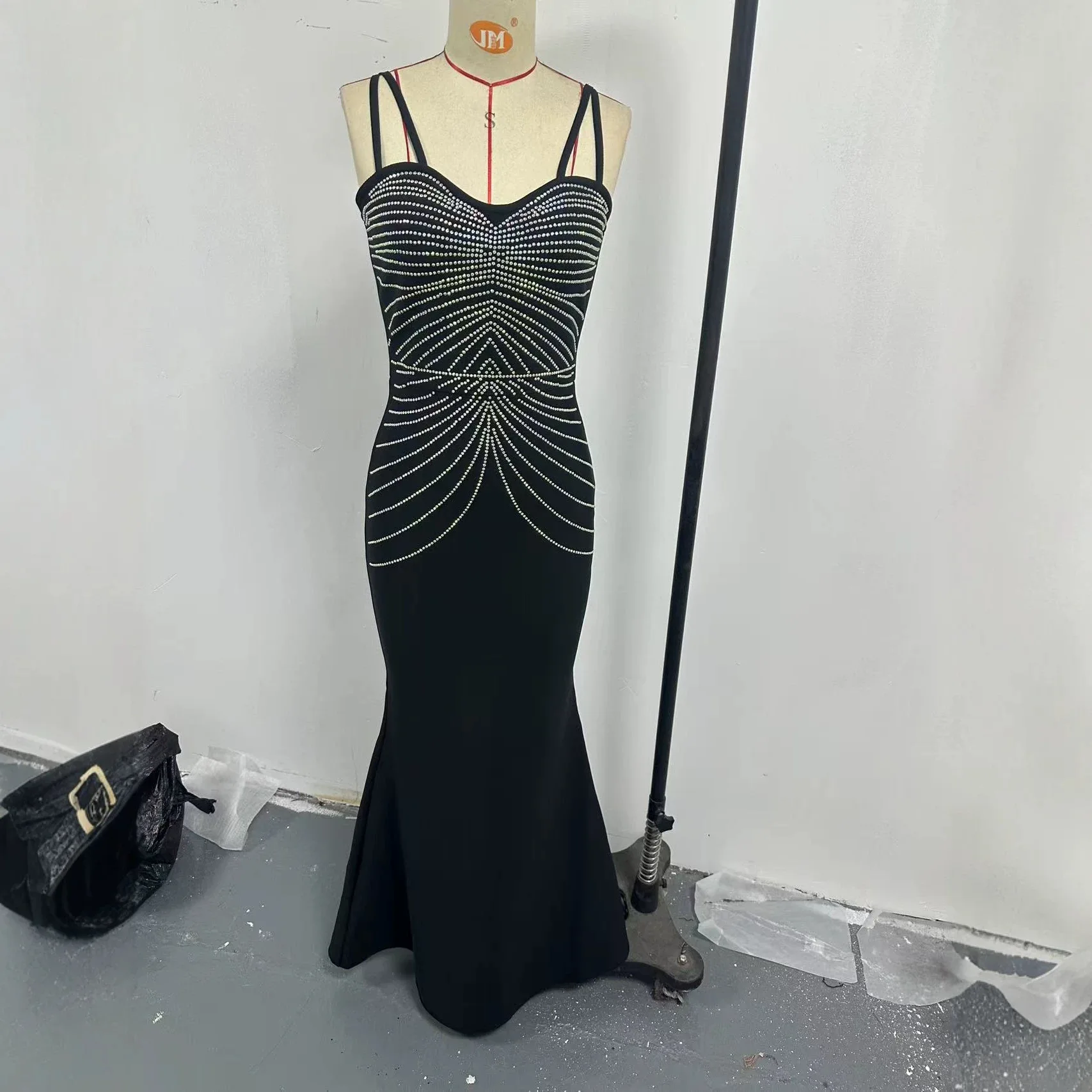 

Summer Strapless Sequined Silver Dress for Women Elegant Evening Club Party Luxury Celebrity Style Leaves Design 2026
