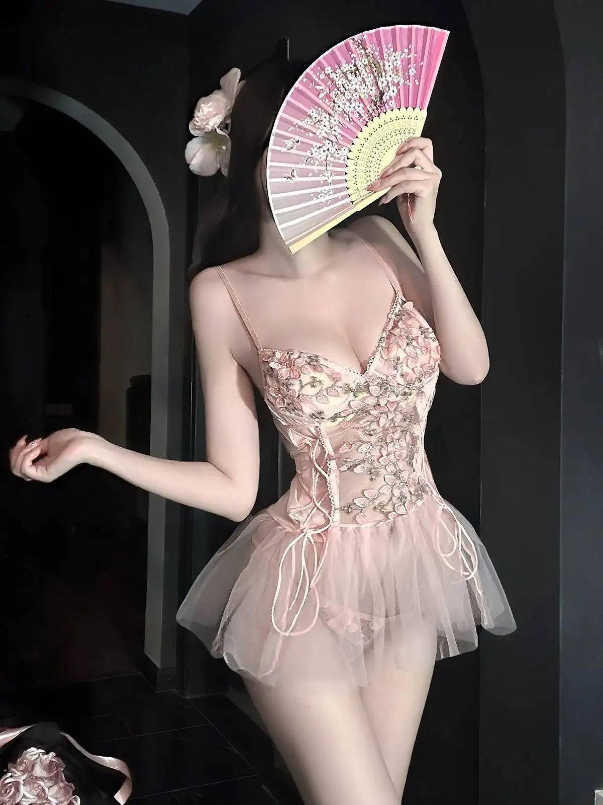 Boate sexy puro desejo profundo v flor bordado vestido semelhante a inchado sem costas profundo v suspensórios sem mangas vestido de malha 52m1