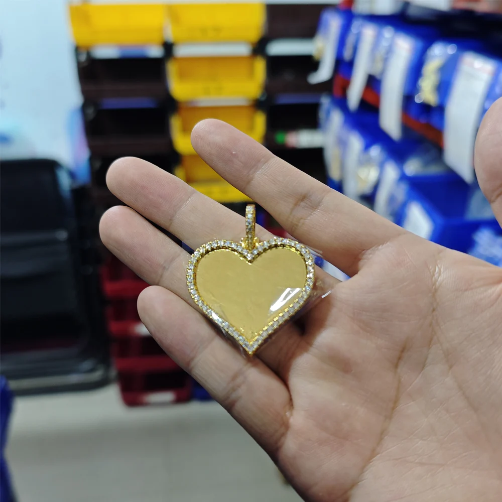 

Uwin Custom Heart Photo Pendant Necklace for Women Iced Out Cubic Zirconia Picture Charms Fahion Jewelry for Memorable Gifts