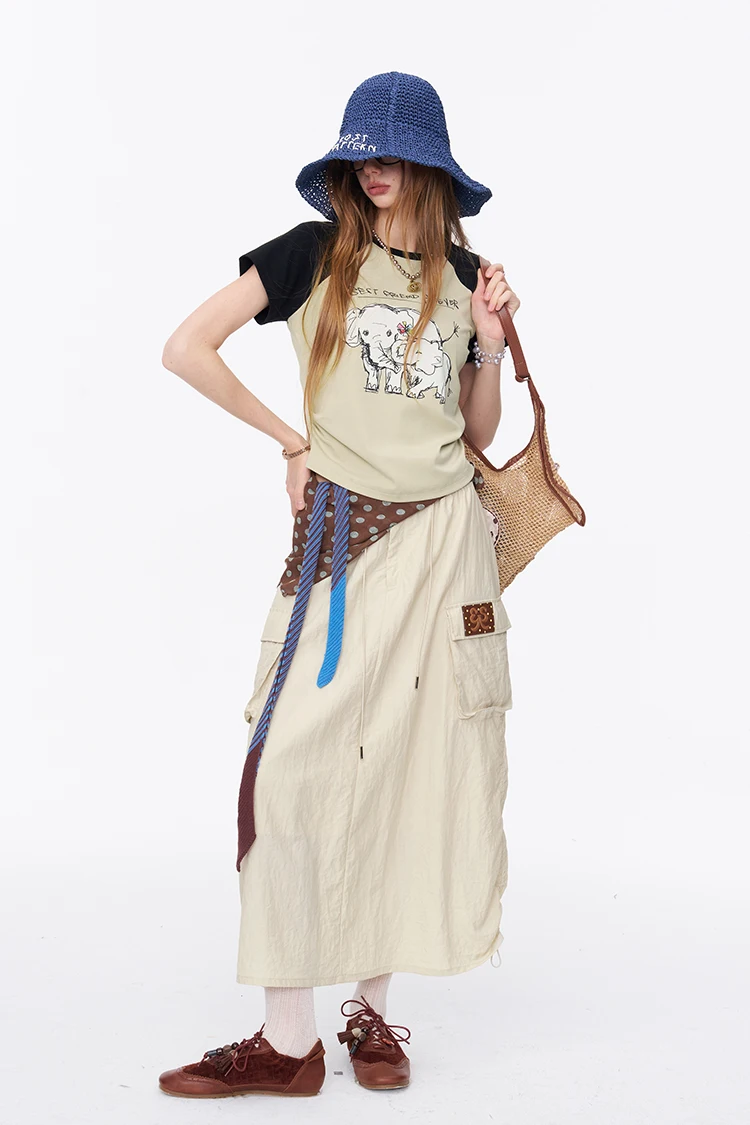 ELFSACK Women's Sweet Short Sleeve Graphic Tee with Cute Print, T-Shirt with Multiple Color Options, Loose Casual Autumn Top
