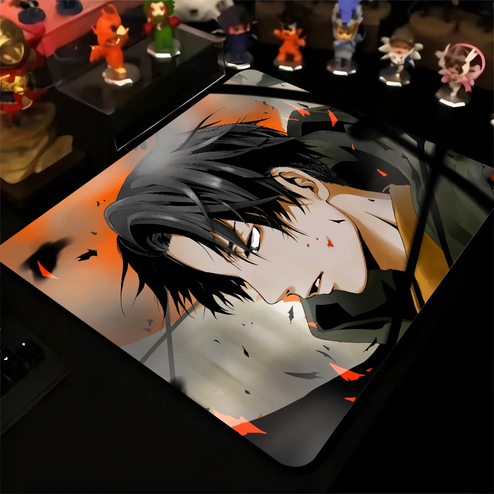 Levi Ackerman Attack On Titan Anime Mousepad Small LockEdge Mouse Pad per giocatori Computer Desk Pad gomma antiscivolo