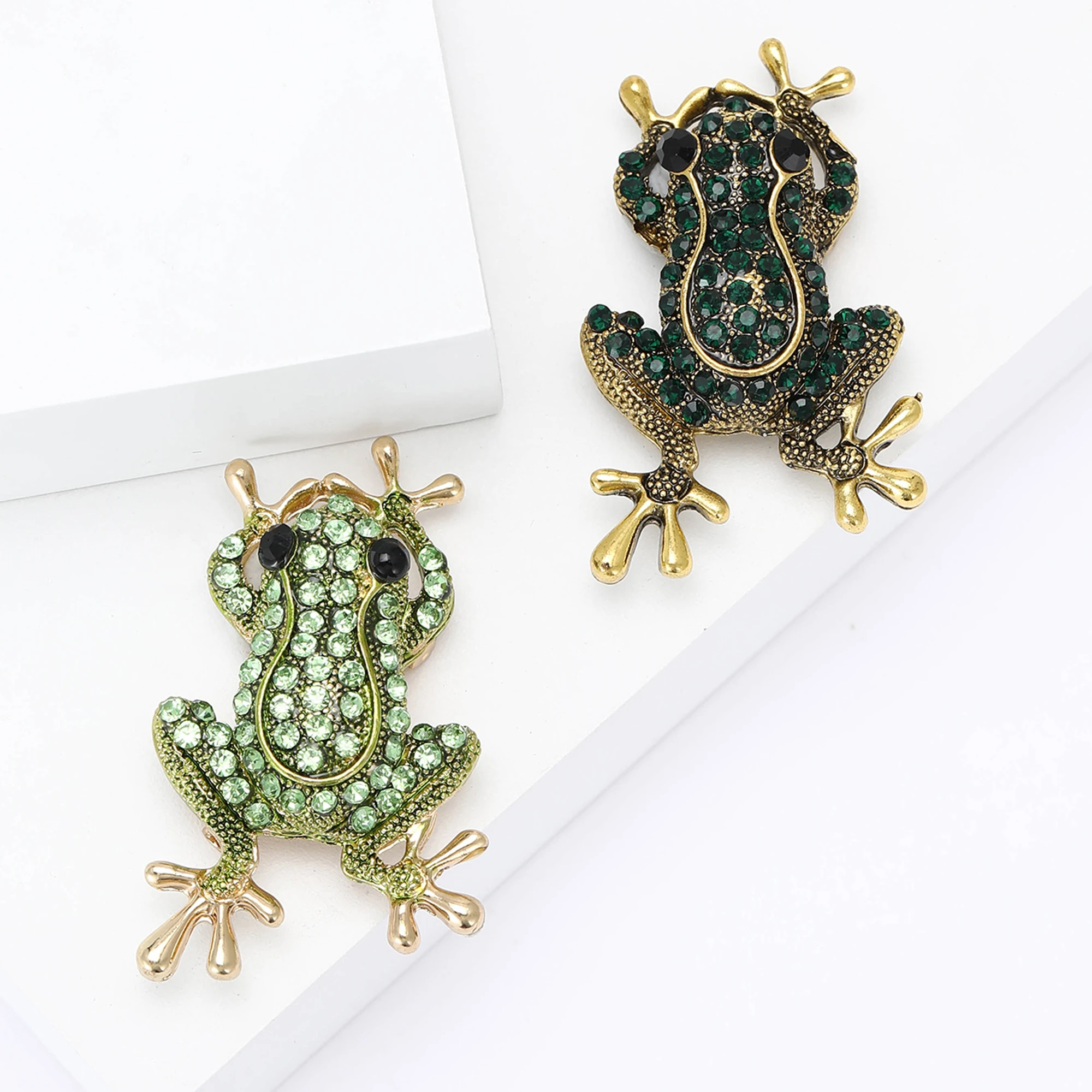 Rhinestone Frog Brooches for Women Unisex Enamel Toad Pins Office Party Friend Collected Gifts Accessories