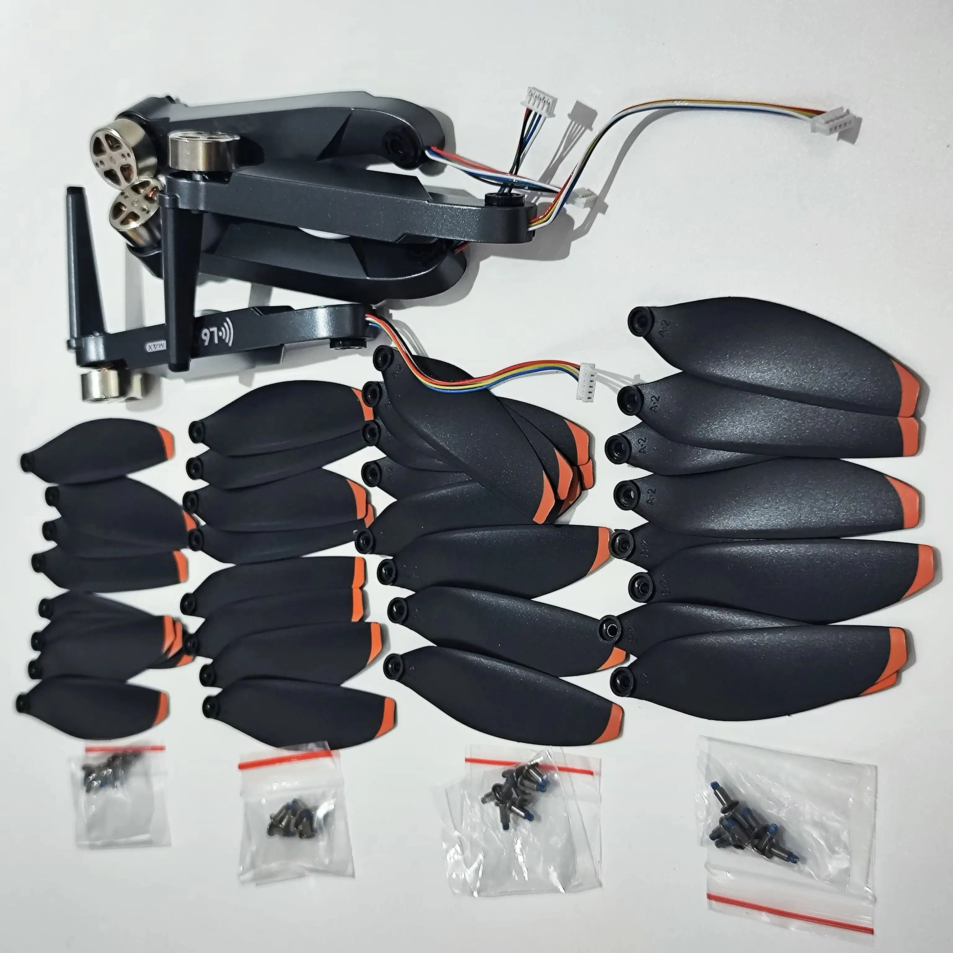 

Оригинальный бесщеточный двигатель L600ProMax, полный комплект, 4 шт. + реквизит, лопастные пропеллеры, 32 шт., запасные части для L600 PRO MAX GPS RC Drone