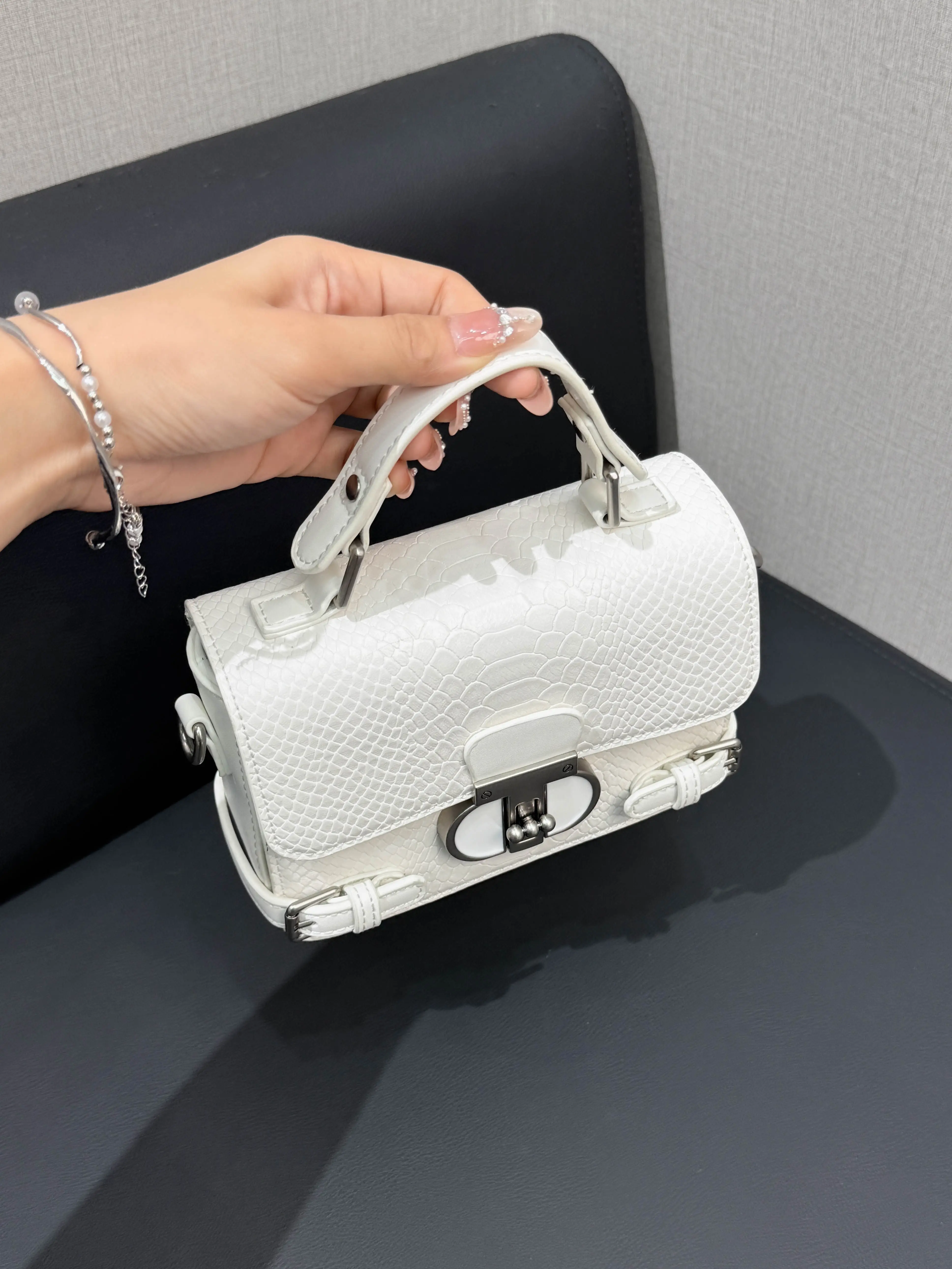 fashionable-snake-skin-pattern-box-bag-women's-crossbody-single-shoulder-handbag-luxury-sensation-ciyah-2026-new-handbag
