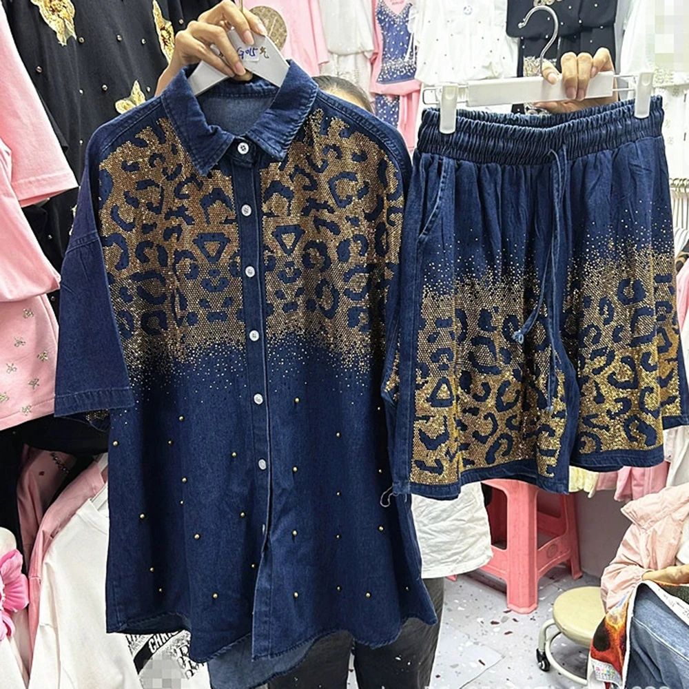 

Сверхмощный джинсовый топ-рубашка с горячими бриллиантами + джинсовые шорты с эластичной резинкой на талии, комплект из двух предметов-GZTZ062