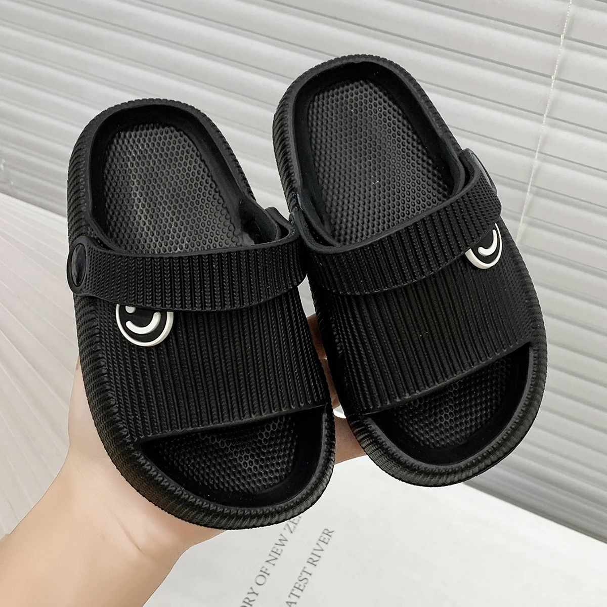 Kinderhausschuhe für den Heimgebrauch, Indoor-Badeschuhe, Jungen- und Mädchenhausschuhe für den Außenbereich, rutschfeste, weichsohlige Baby-EVA-Sandalen. – Detail 3