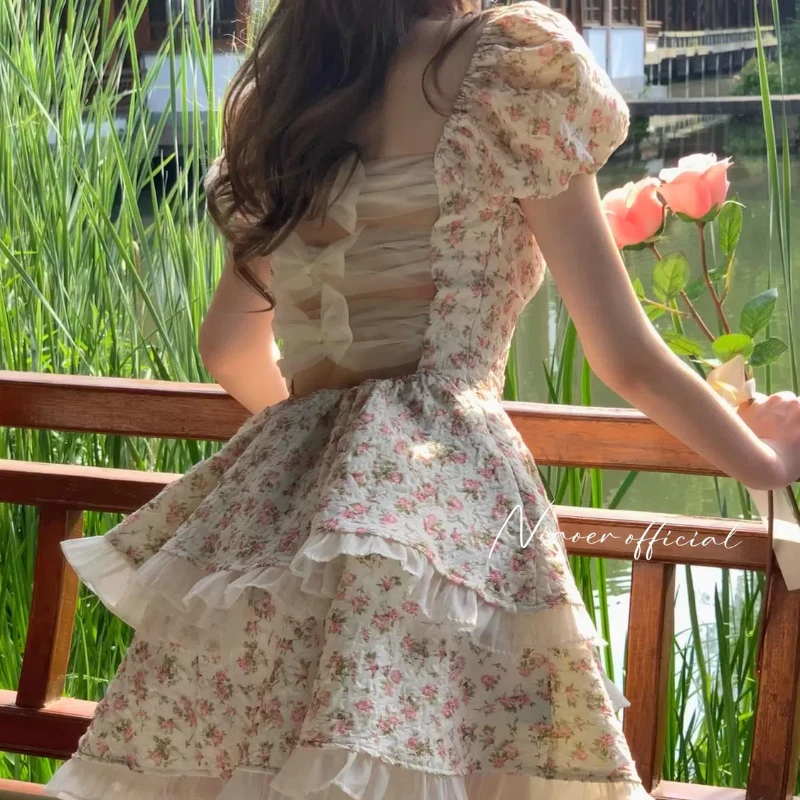 Fiocco francese Backless Summer Lolita 2024 Patchwork stampato Ruffles Floral Zipper Fashion Elegant Slim Casual Puff Sleeve Dresses