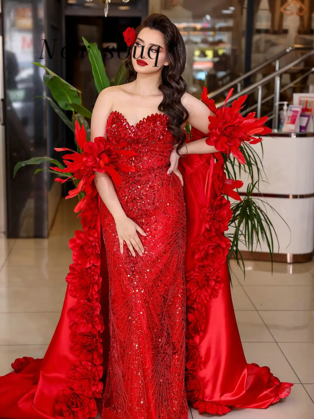

Red Two Pieces Evening Prom Dresses with A Cape Customized High Fashion Crystals 3D Floral Wedding Engagement Party Gowns
