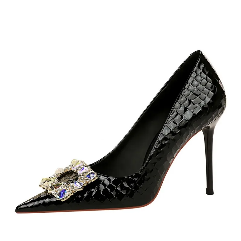 بيغ تري-أحذية معدنية بإبزيم لحفر المياه للنساء ، جلد براءة اختراع محكم ، كعب عالي ، خنجر ، مثير ، حفلة