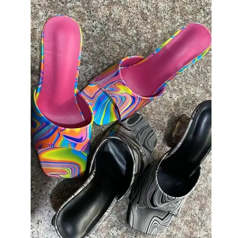 Dames Zomer Nieuwe Hoge Hakken Slippers Met Vierkante Kop Inkt Graffiti Slippers Modieuze Taps Toelopende Hoge Hakken Plus Size Sandalen 43