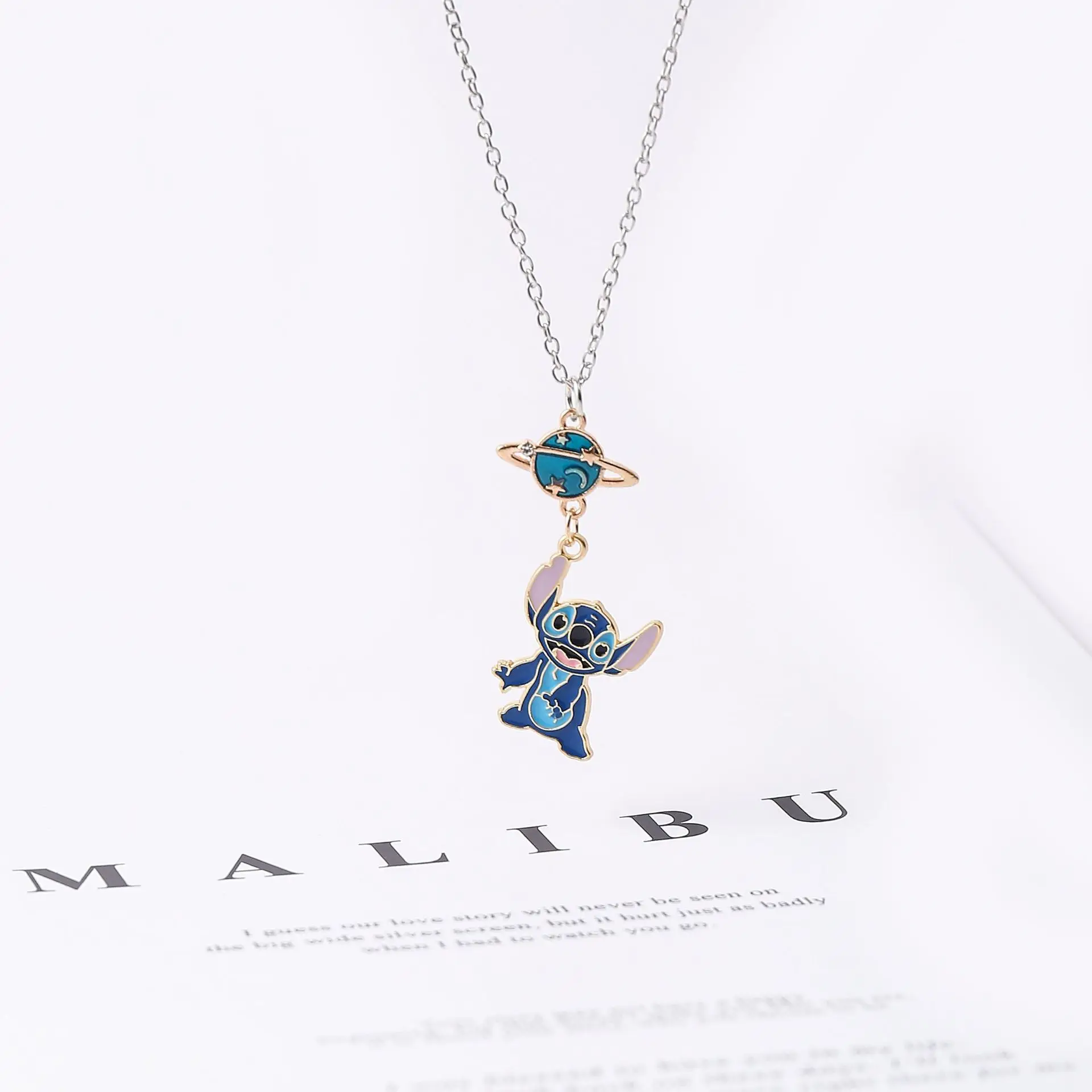 Disney Stitch kalung Planet tokoh kartun malaikat Kawaii Pink biru Saturnus liontin perhiasan aksesoris anak-anak hadiah ulang tahun