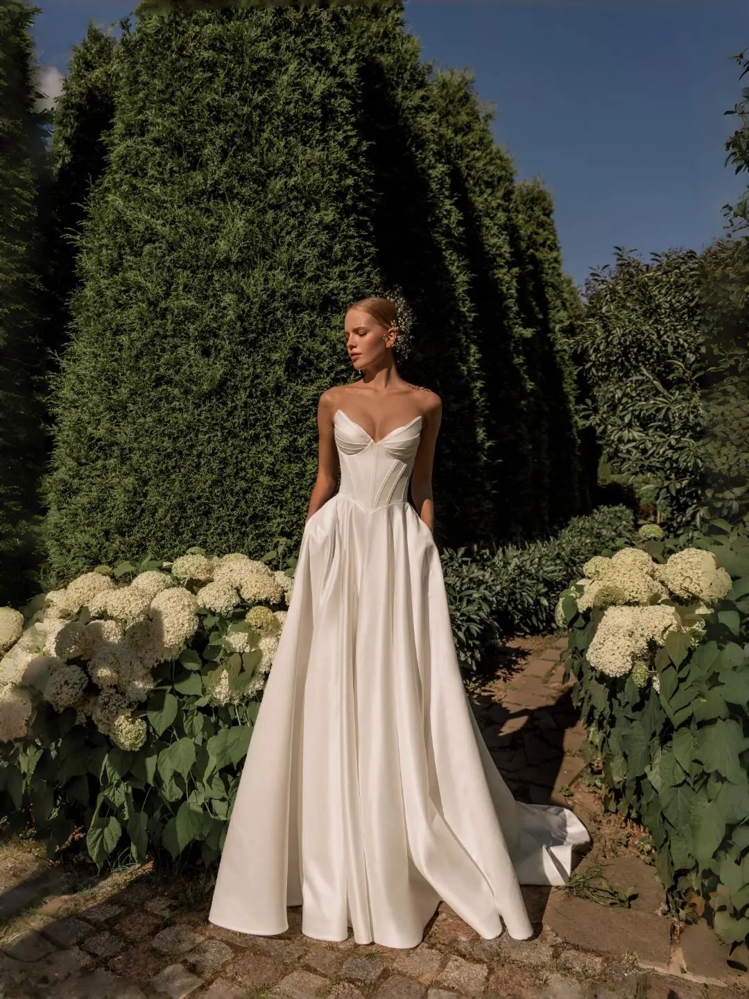 

Elegant Satin Wedding Dresses A-Line Strapless Lace-up V-Neck Pleated Chic Bride Prom Gown Simple Bridal Gowns Wedding Dress