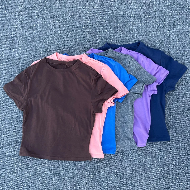 المرأة ضيقة تي شيرت رياضي التجفيف السريع قصيرة الأكمام اليوغا تي شيرت بيلاتيس الجري ممارسة اللياقة البدنية بأكمام قصيرة