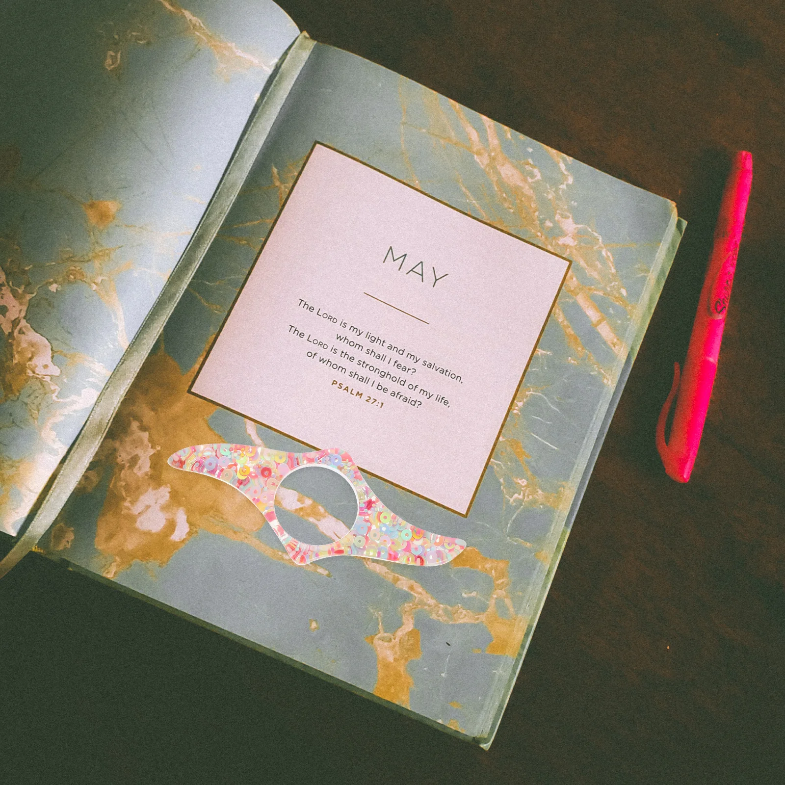 2Pcs Book Thumb Page Holder Smooth Comfortable Finger Book Holder for Reading Standing Sitting Or Lying Down Portable Reading