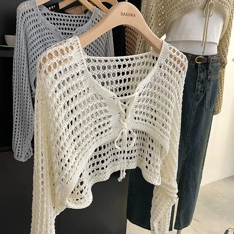 Cardigan corto all'uncinetto con cravatta sul davanti da donna a maniche lunghe Sheer OpenKnit Bolero Coprispalle Top Summer Beach Bikini Cover Up Y2K Outfit