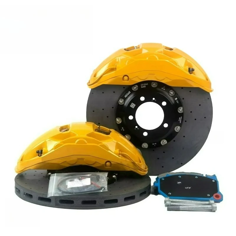 20 inches, 400 mm 1carbon-ceramic set, front 10-pot calipers, 440 mm rear 4-piston calipers,