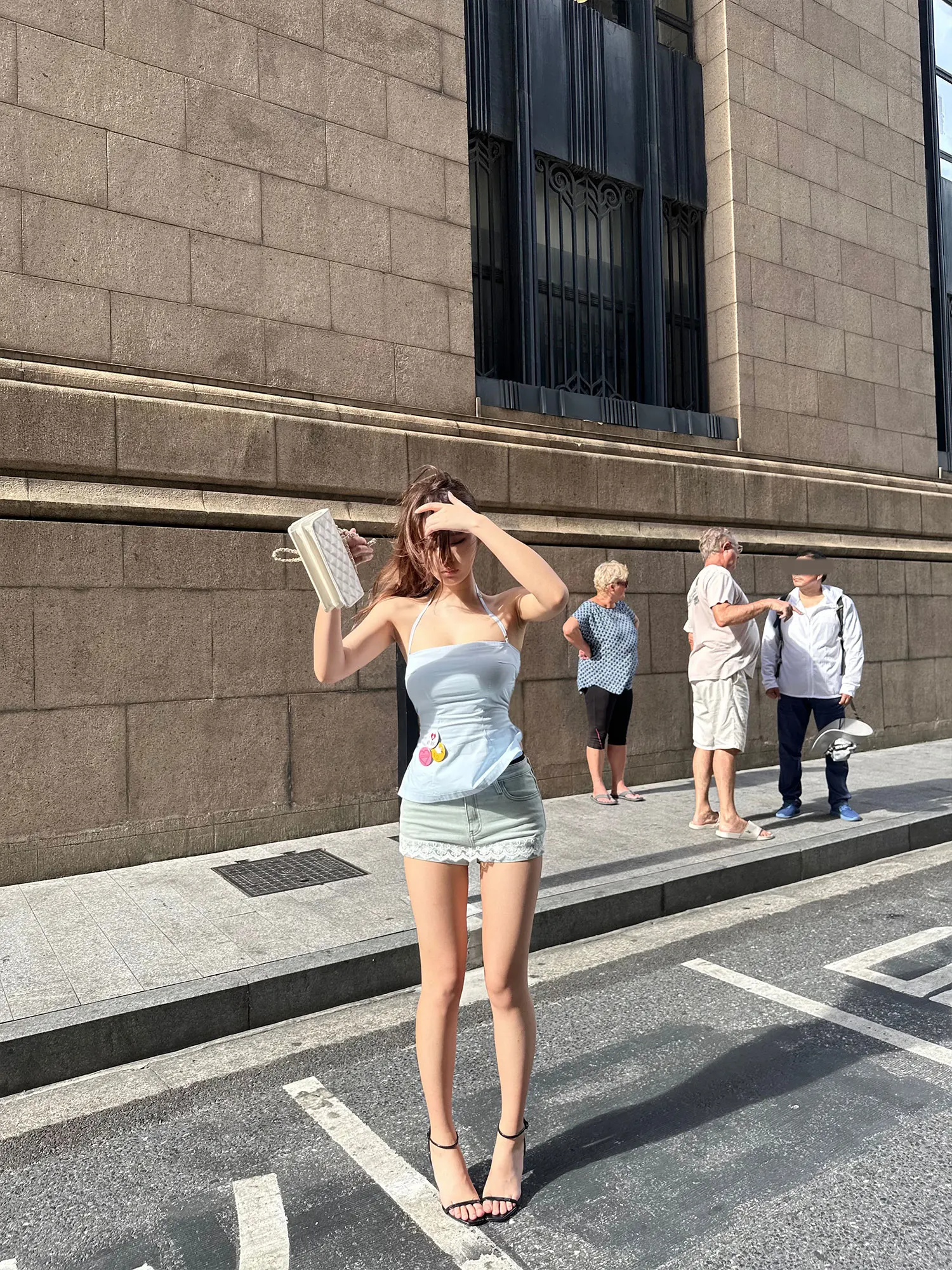 

Оригинальный дизайн One Agua Summer 2025: ретро-джинсовые шорты с кружевными вставками для женщин, с высокой талией, подчеркивающие фигуру, повседневные.