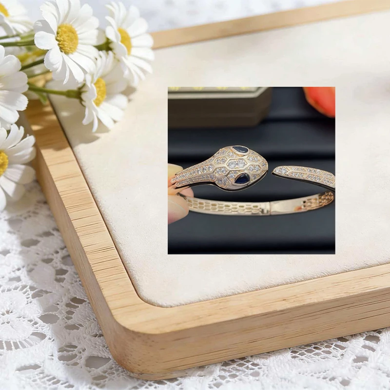 

2026 High-Quality Fashion Snake Head Bracelet for Daily Wearing