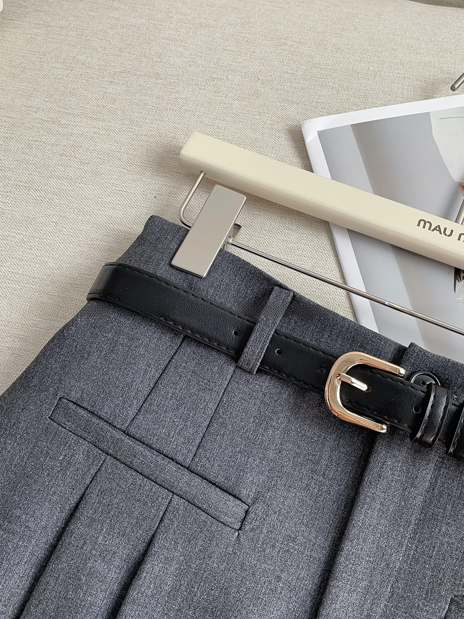 패셔너블한 하이웨이스트 A라인 미디 스커트 여성용 단색 심플 매치 여름 신상 슬림 플리츠 스커트 캐주얼 웨어